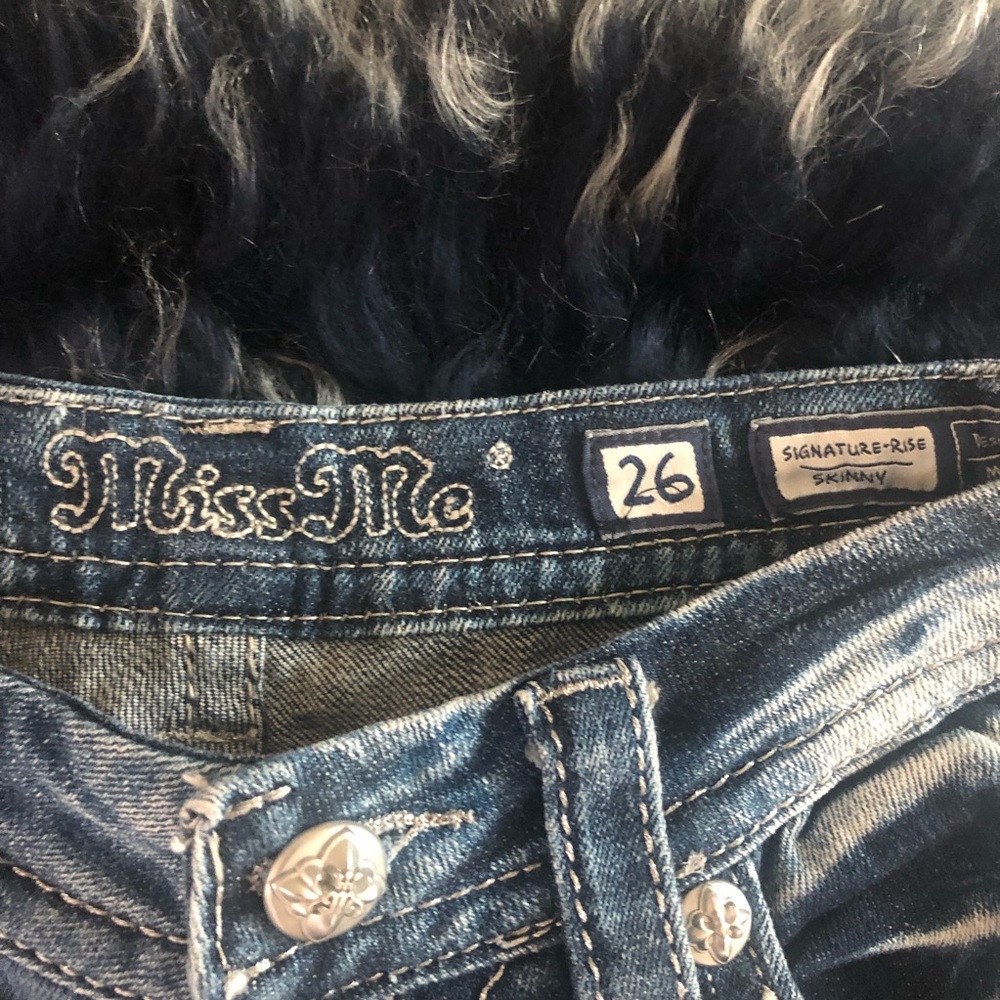 Miss Me Signature Skinny with Angel wing pockets - Picture 6 of 8